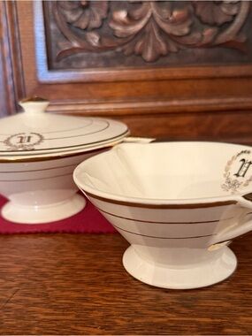 Art Deco design, 1935 Creamer and Sugar Bowl W/Lid